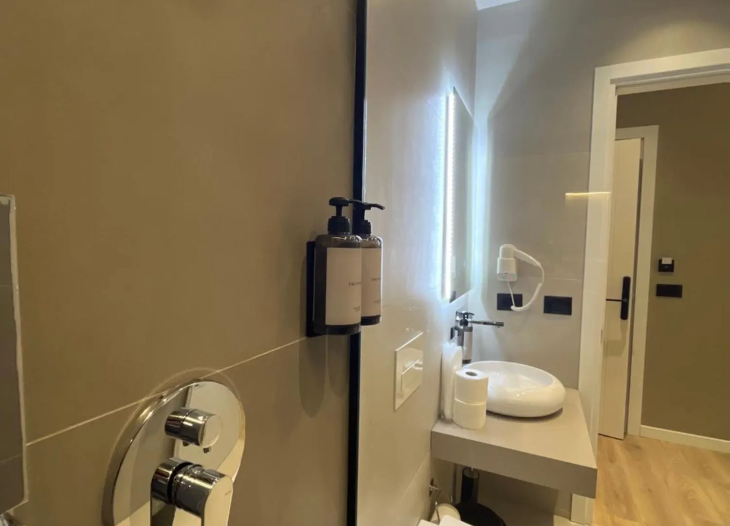 아파트 Mina Luxury Rooms 티라나