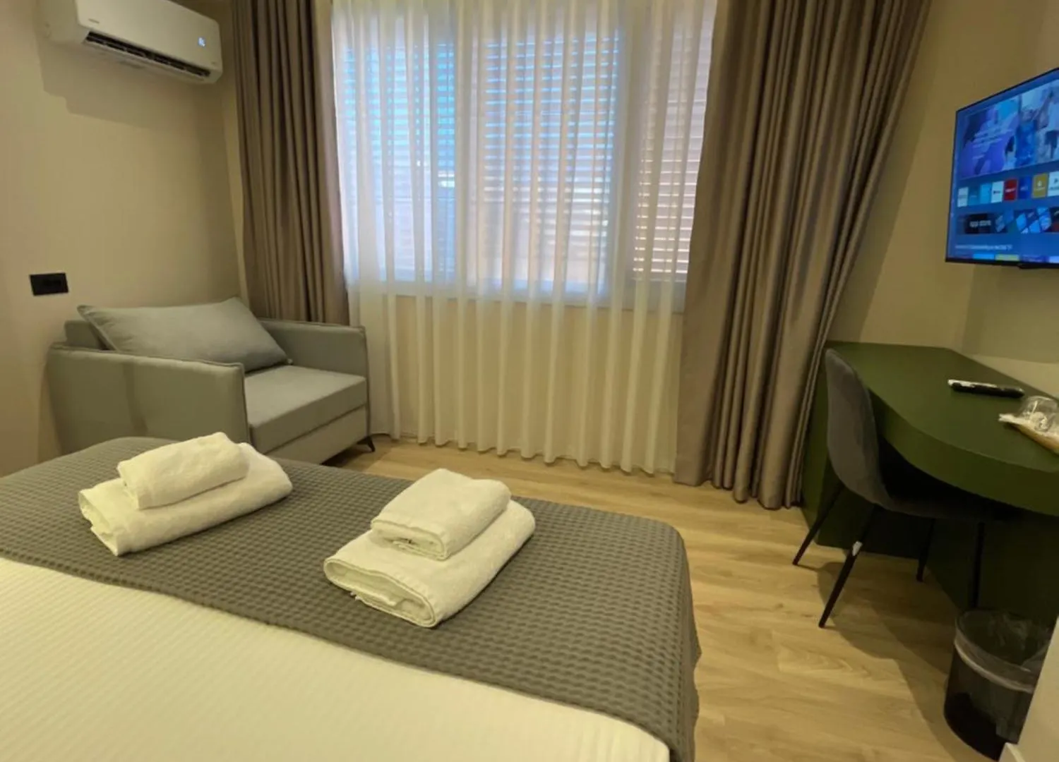 아파트 Mina Luxury Rooms 티라나