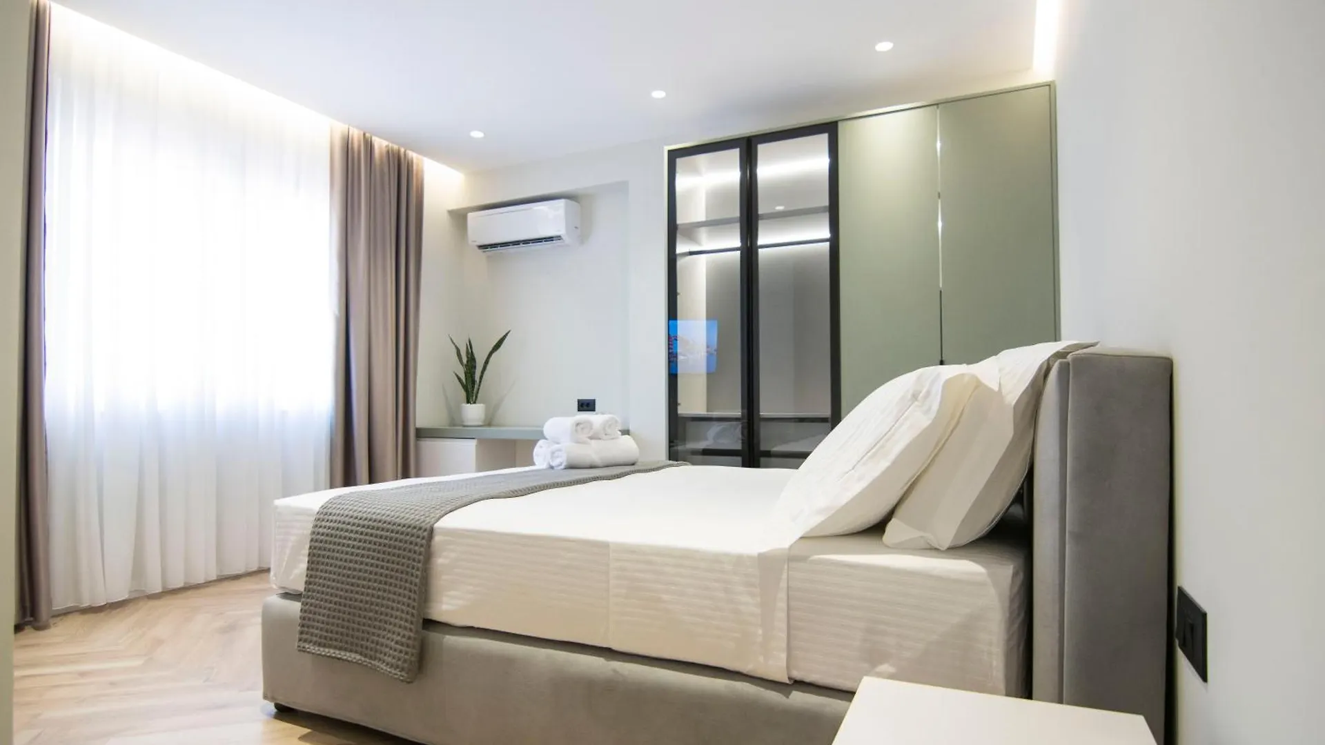 Mina Luxury Rooms contacts