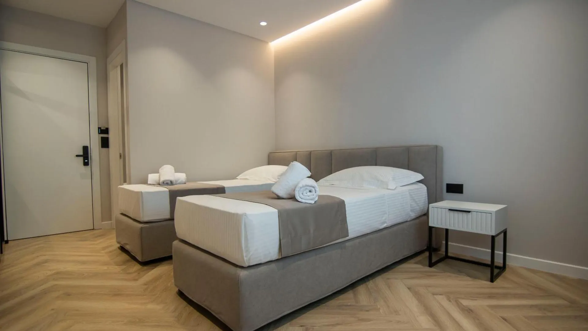 Mina Luxury Rooms Tirana 0*,  Albania