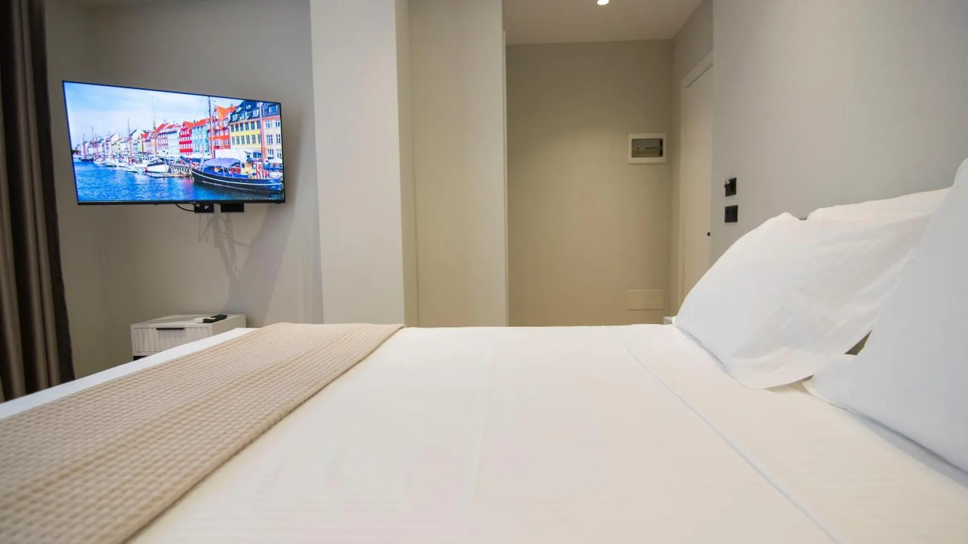 Mina Luxury Rooms Tirana 0*,