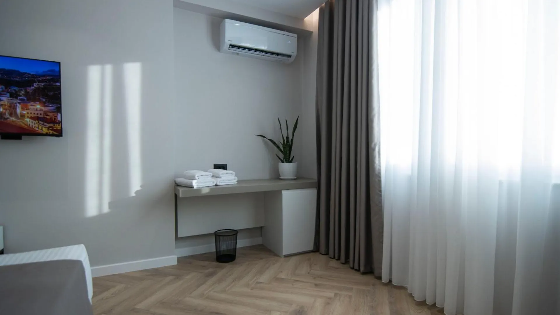 Mina Luxury Rooms Tirana 0*,  Albania