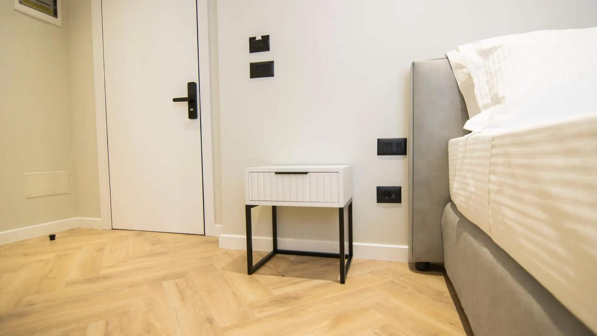 Mina Luxury Rooms Tirana 0*,  Albania