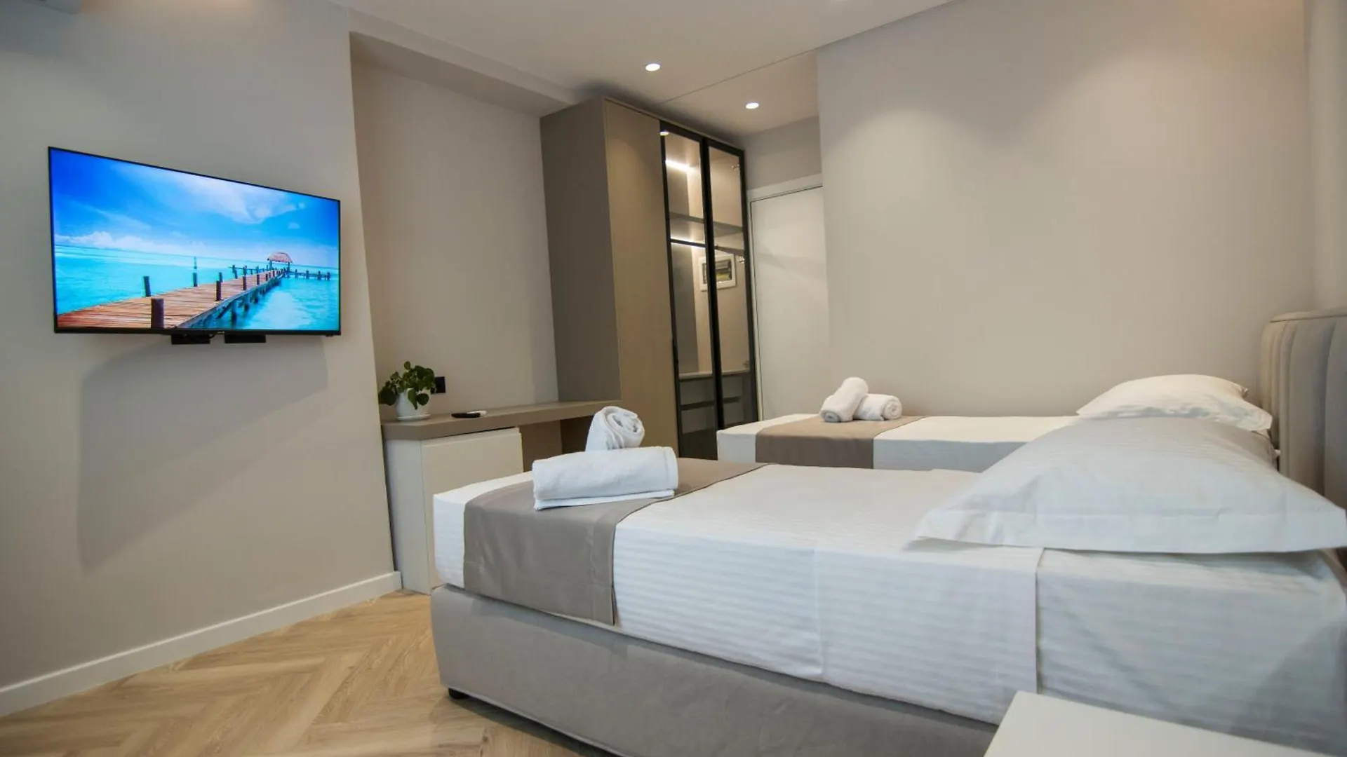 Mina Luxury Rooms Tirana 0*,