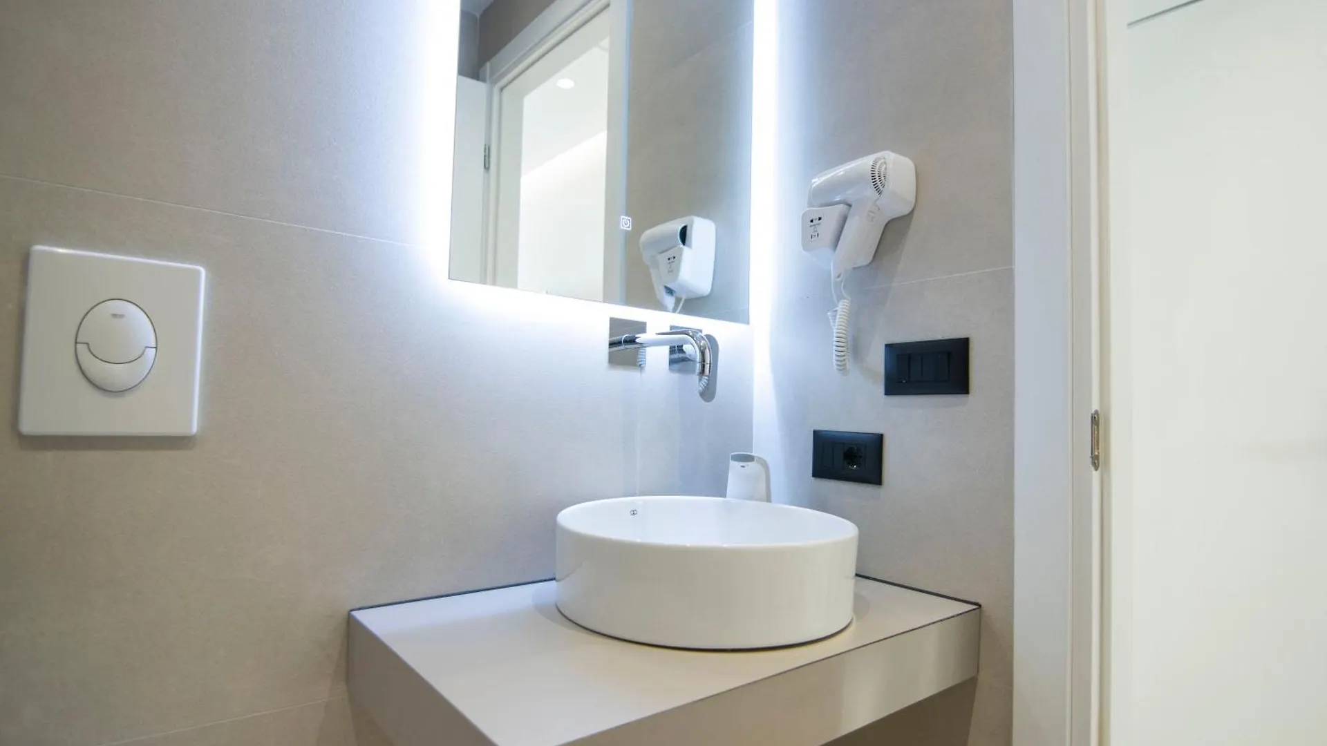 Apartment Mina Luxury Rooms Tirana Albania